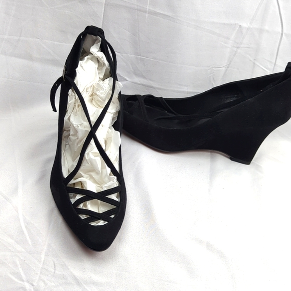🆕🌿NICOLE FARHI SUEDE WEDGE SHOES🌿